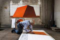 4_Christo-in-his-studio-working-on-a-preparatory-drawing-for-The-Mastaba_New-York-City_2012_Photo-Wolfgang-Volz_©