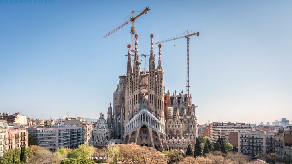 Barcellona, la Sagrada Familia non è più abusiva