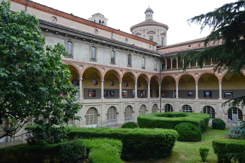 Vivienne Westwood disegna le nuove divise dello staff del Museo Nazionale della Scienza e della Tecnologia Leonardo da Vinci. Foto