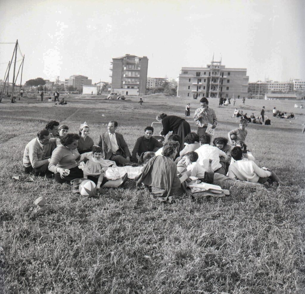 Apre la mostra permanente “ROMA50. Istantanee di un decennio. 200 immagini mai viste dall’archivio del quotidiano Paese Sera”