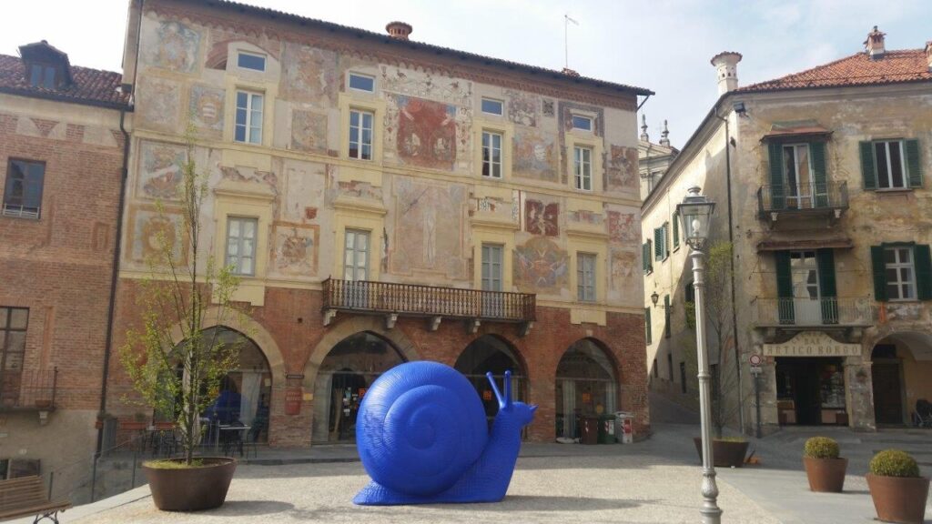 La Cracking Art invade Mondovì e Mondovicino con i suoi animali colorati
