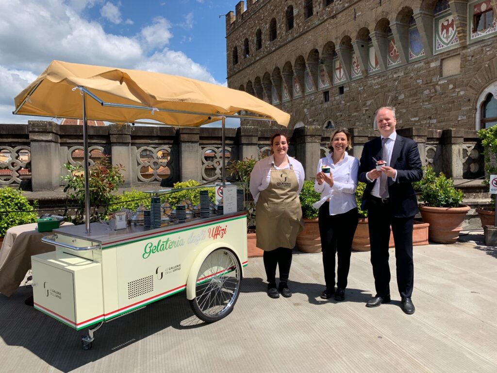 Apre la Gelateria degli Uffizi