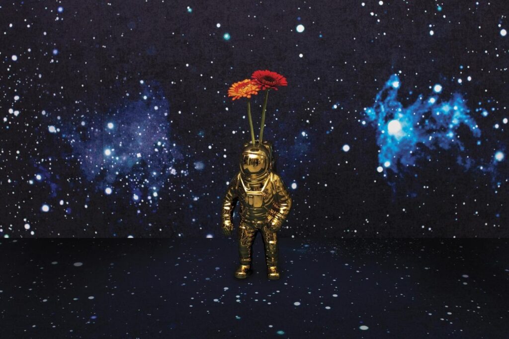 Seletti e Diesel realizzano “Starman Gold”, l’oggetto di design che celebra i 50 anni dallo sbarco sulla Luna