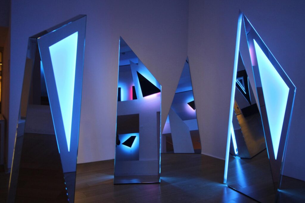 A Palazzo Reale di Milano “Light Project”, la retrospettiva dedicata a Nanda Vigo