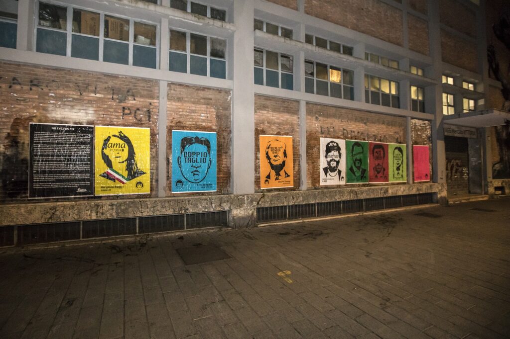 Street Art a Roma. Tra ironia e realtà Laika colpisce ancora. Immagini