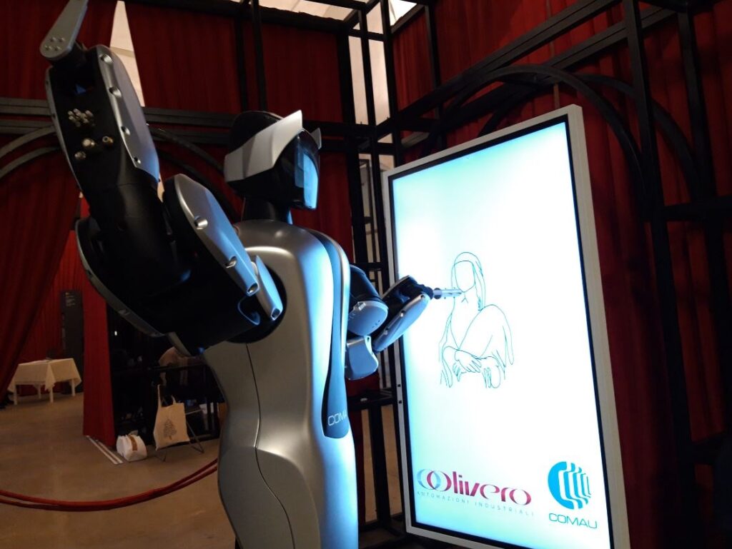 A Torino arriva “Amico” il robot che disegna la Gioconda