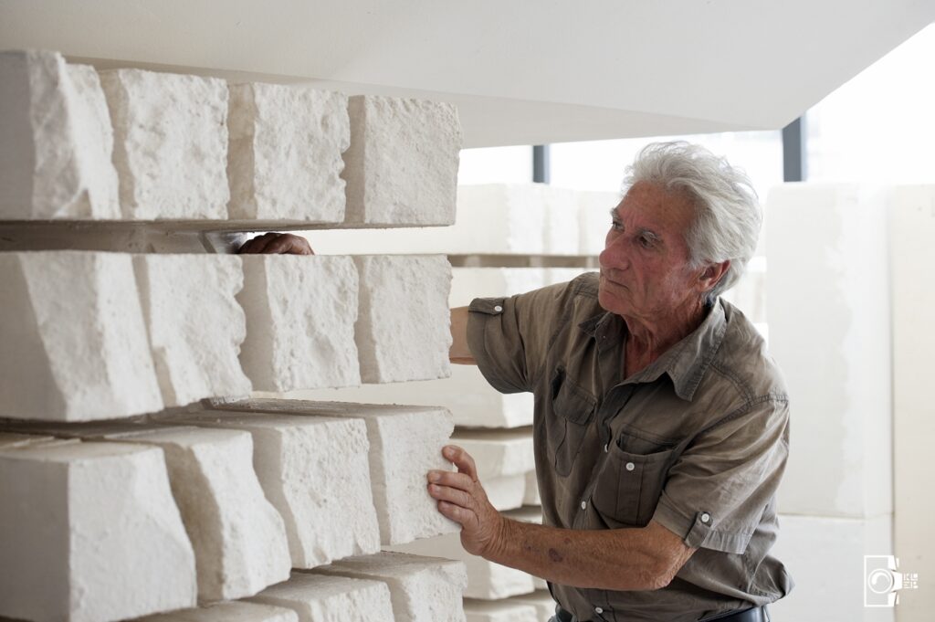Mario Negri e Pinuccio Sciola, due grandi scultori contemporanei ad Arte Fiera 2020