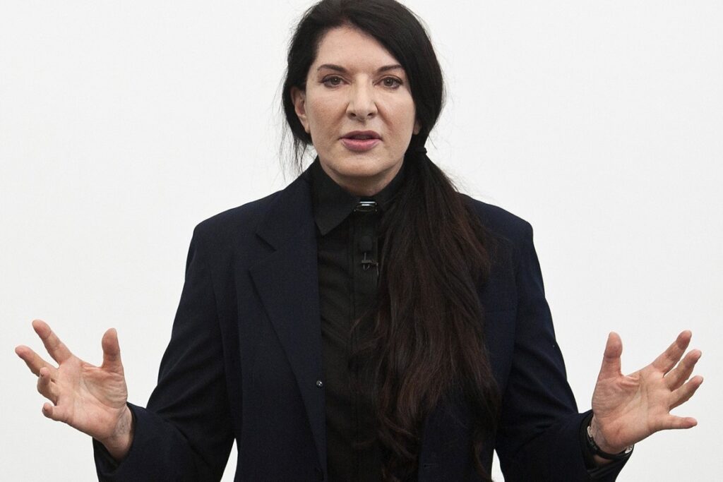 Marina Abramović accusata di satanismo, Microsoft cancella un video dal suo account YouTube