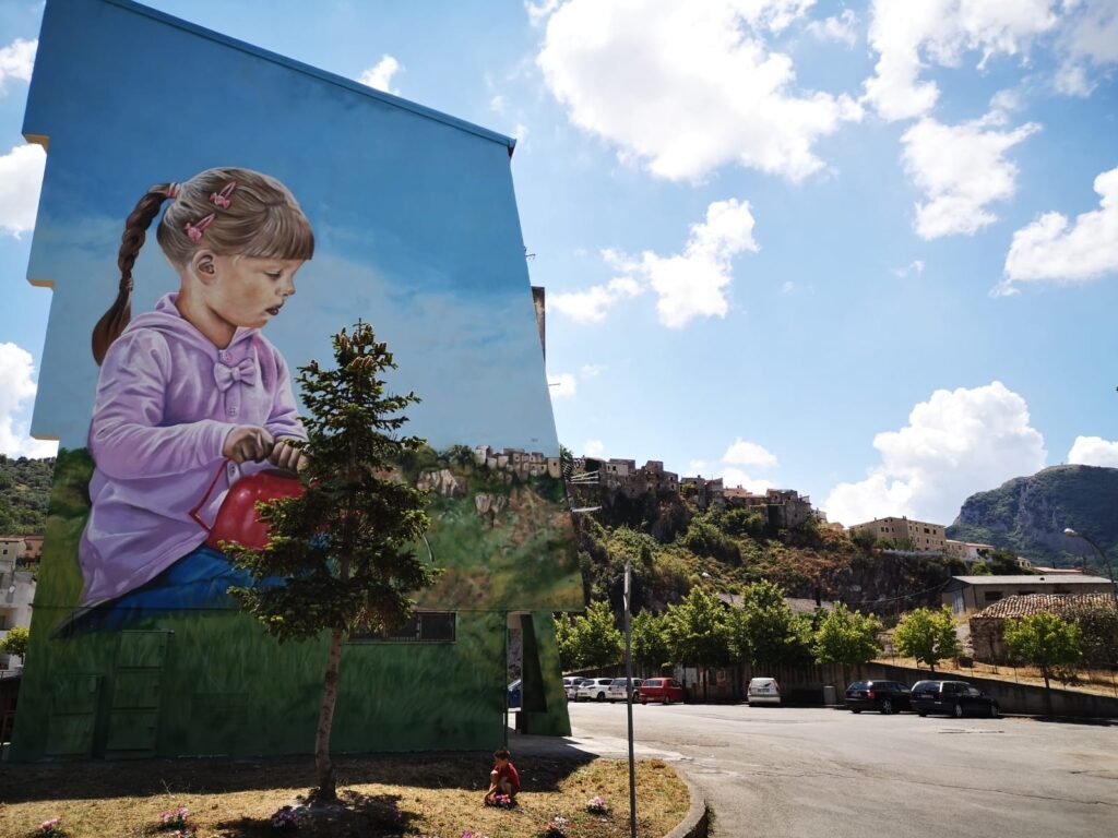 Street Art, a Vietri di Potenza l’intervento di Attorrep per “I muri della legalità”