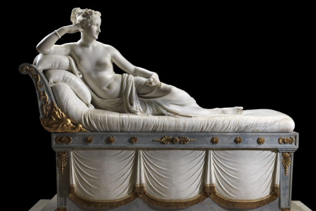 Possagno, danneggiata la scultura in gesso di Paolina Borghese. La denuncia di Vittorio Sgarbi