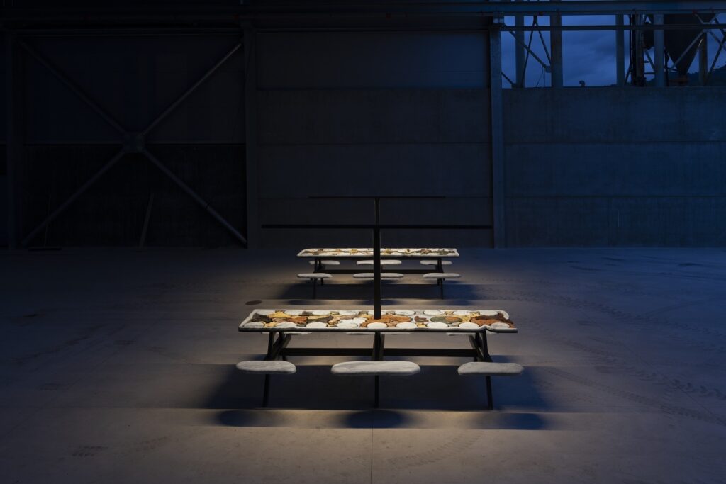“The Moral of the Story”, il progetto di Neïl Beloufa in Piazza Liberty a Milano. Immagini