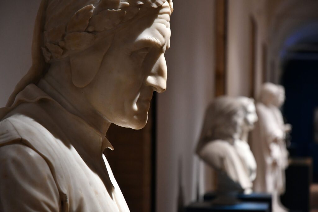 La maximostra su Dante a Forlì “sconfigge” la pandemia: oltre 40mila visitatori in due mesi