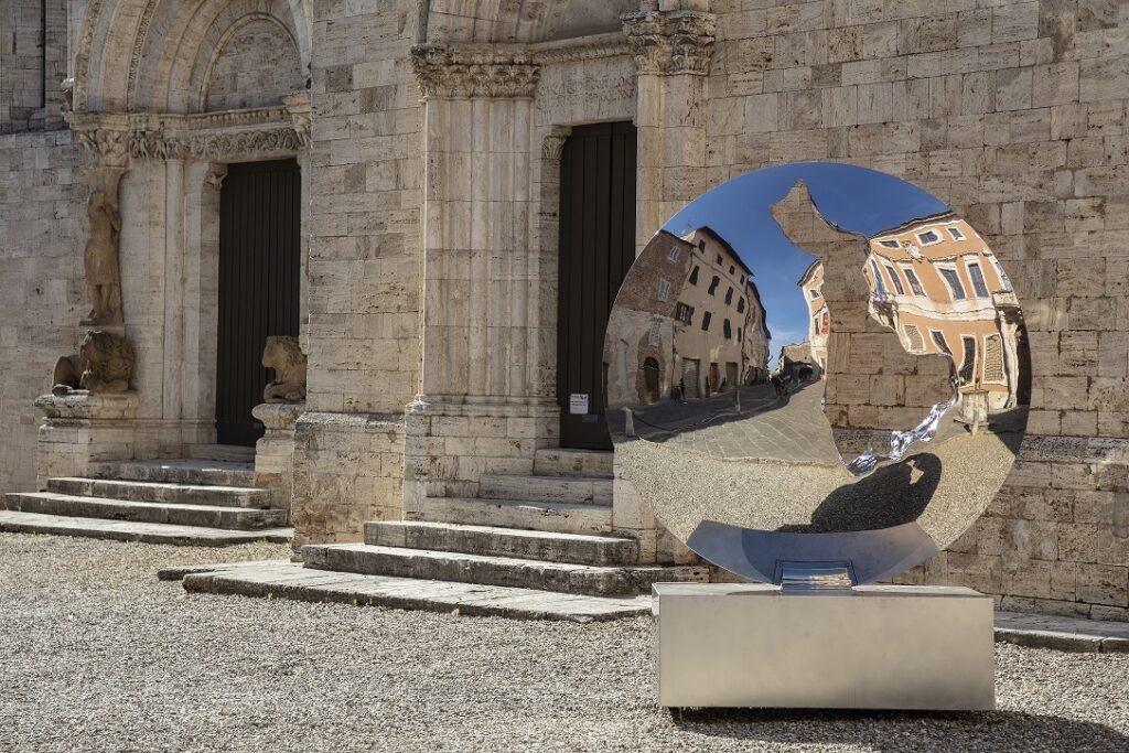 “Reflexes”, le sculture di Helidon Xhixha per la rassegna Forme nel Verde  