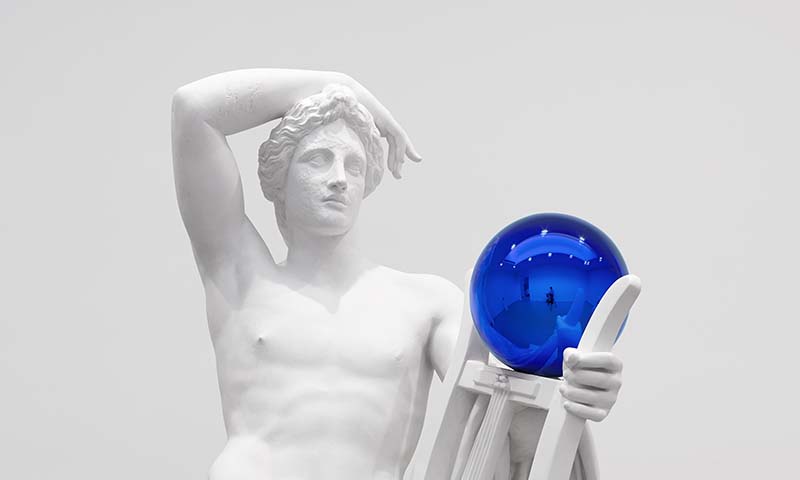 Jeff-Koons_Apollo-Gazing-Ball_CROP