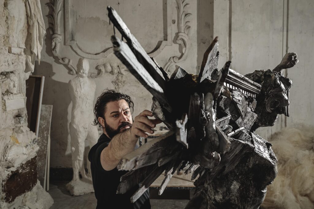 “Il sogno dell’eroe”: la scultura di Christian Leperino nella collezione permanente del MANN