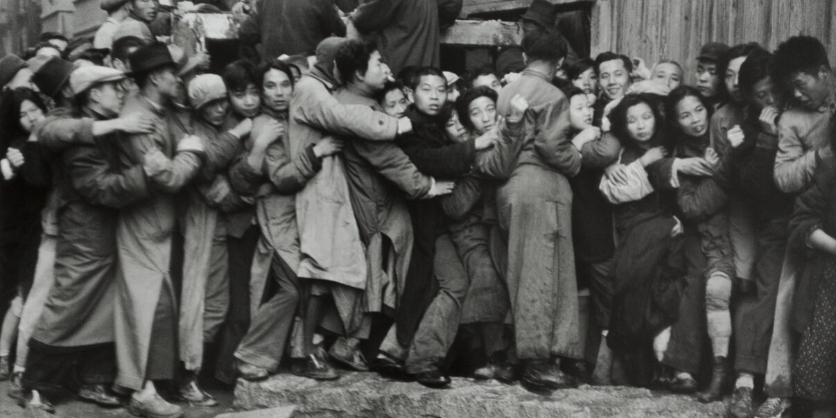 04.-HENRI_CARTIER-BRESSON_Gli-ultimi-giorni-del-Kuomintang-crollo-del-mercato
