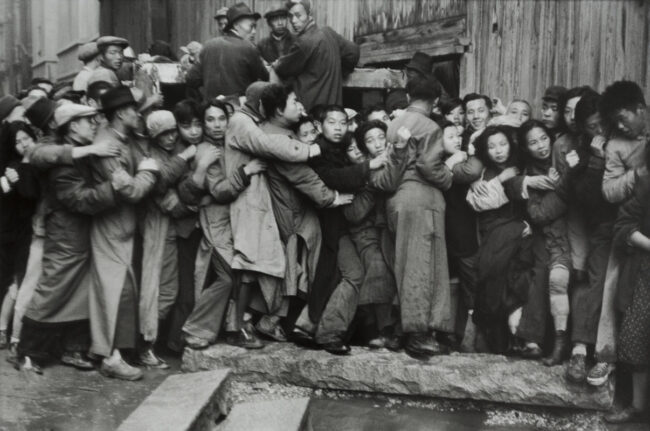 04.-HENRI_CARTIER-BRESSON_Gli-ultimi-giorni-del-Kuomintang-crollo-del-mercato