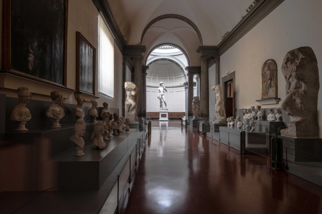 Galleria dell’Accademia di Firenze, nuova illuminazione nella Galleria dei Prigioni