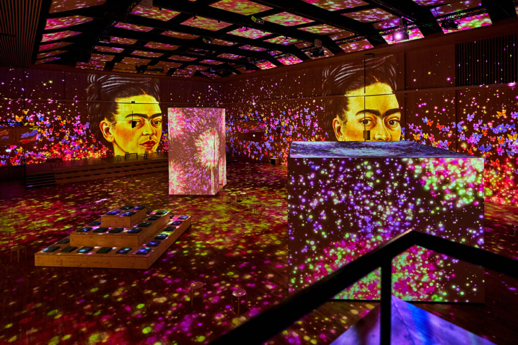Sbarca a Bruxelles la mostra immersiva “Viva Frida Kahlo”