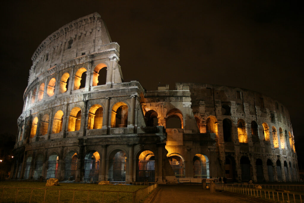 “La luna sul Colosseo”, dal 20 maggio tornano le visite notturne dell’Anfiteatro Flavio