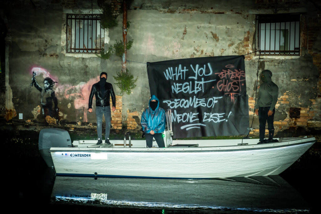 Il collettivo Pepper’s Ghost  si mobilita per salvare il murale “Migrant Child” di Banksy. Il 19 maggio a Milano una spettacolare azione 