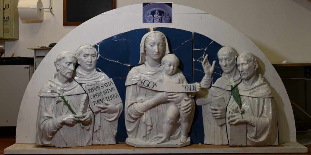 L.-Della-Robbia-M.-Vergine-e-Santi-GNM-Urbino-1