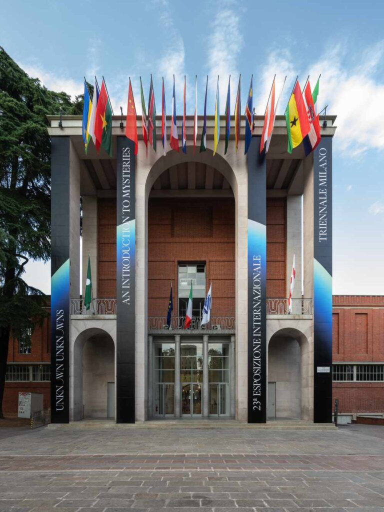 “Unknown Unknowns. An Introduction to Mysteries”, la Triennale Milano esplora l’ignoto coinvolgendo 400 artisti