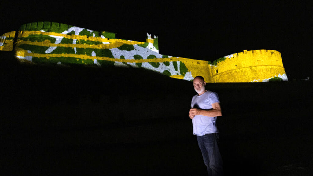 Brian Eno in Trentino: i suoi paesaggi sonori al Castello del Buonconsiglio e al Castel Beseno