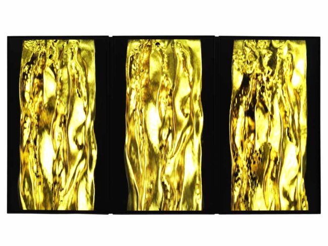 Fabrizio-Plessi-Cascate-doro-T103-2021-programma-digitale-e-sonoro-cm-98x175x6-courtesy-Tornabuoni-Arte