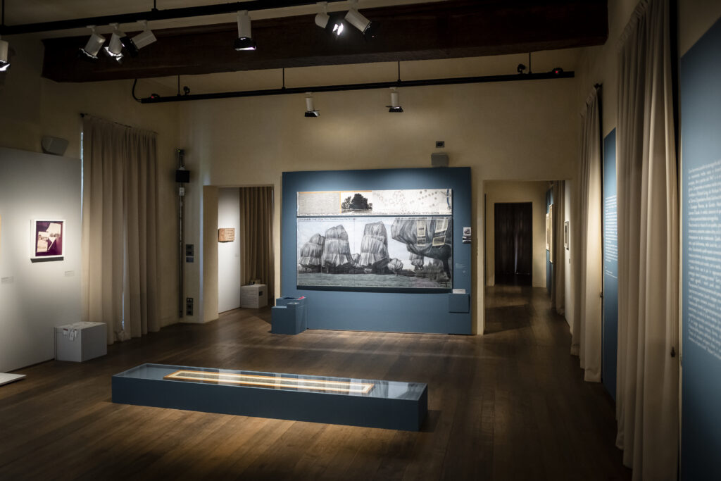 “Mezz’ora con…”, le storie legate alla mostra di Christo e Jeanne-Claude al Castello di Miradolo