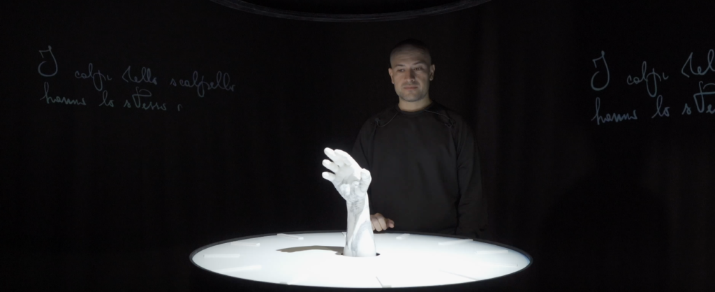 Jago protagonista della Stanza d’Artista di Amazon. L’intervista