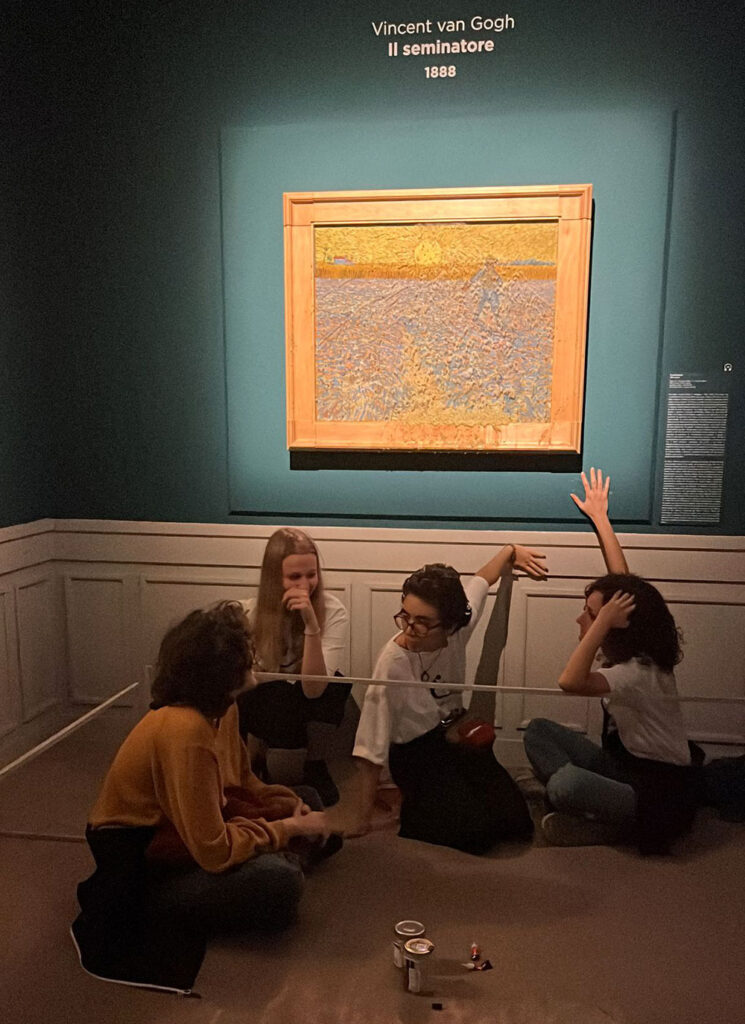 Van Gogh a Palazzo Bonaparte, l’ennesimo “imbrattatamento” da parte di attiviste per il clima. Iole Siena di Arthemisia: “un’azione stupida”