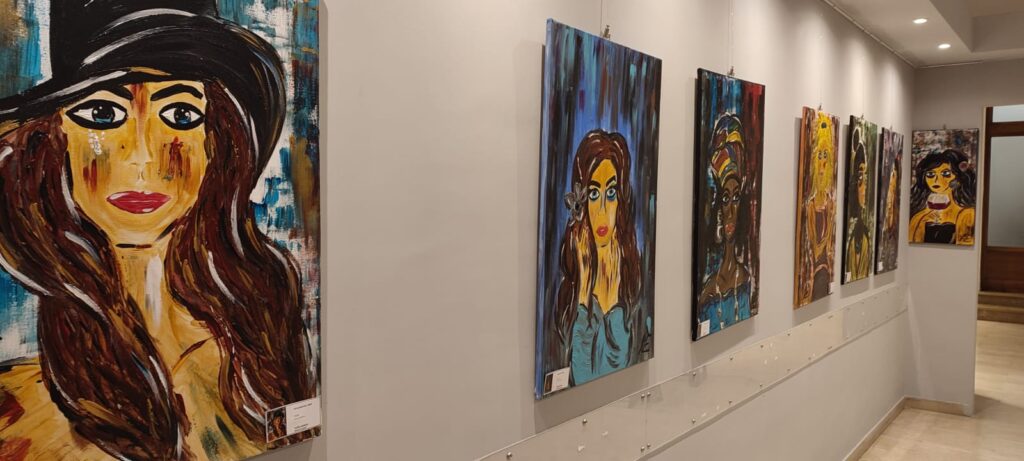 Alla Galleria dei Miracoli a Roma “Il grido del silenzio”, l’arte di denuncia di Maria Teresa Cicini 
