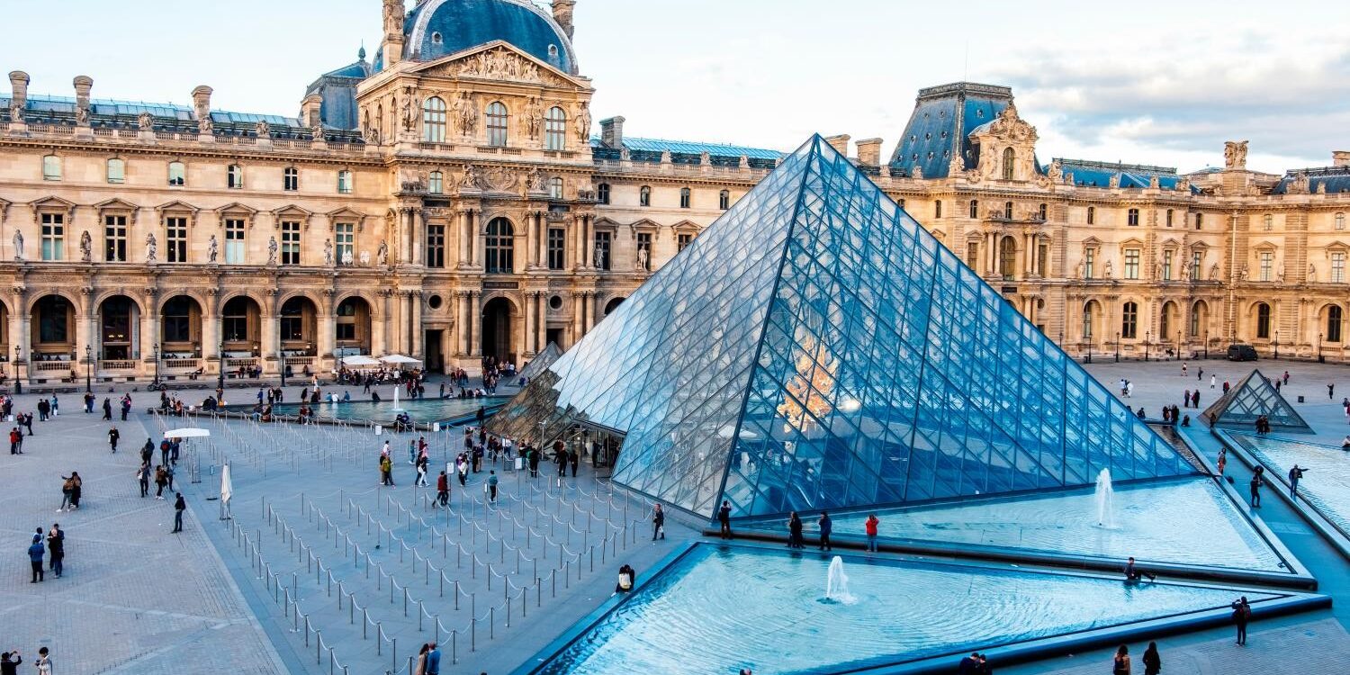 parigi-louvre-piramide-hd
