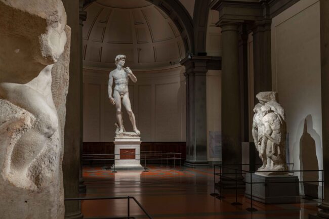 Galleria-dell’Accademia-di-Firenze—LUCI-SUL-DAVID—photo-Guido-Cozzi-374652-ok Il David di Michelangelo alla Galleria dell'Accademia