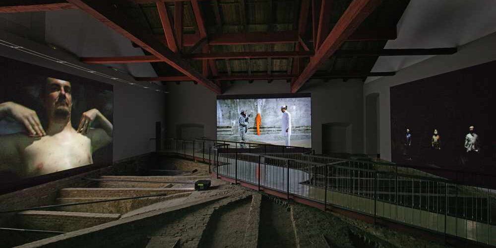 Artisti in guerra / Artists in a Time of War Veduta dell’allestimento della mostra al / Installation view of the exhibition at Castello di Rivoli Museo d’Arte Contemporanea, Rivoli-Torino Foto / Photo Sebastiano Pellion Courtesy Castello di Rivoli Museo d’Arte Contemporanea, Rivoli-Torino