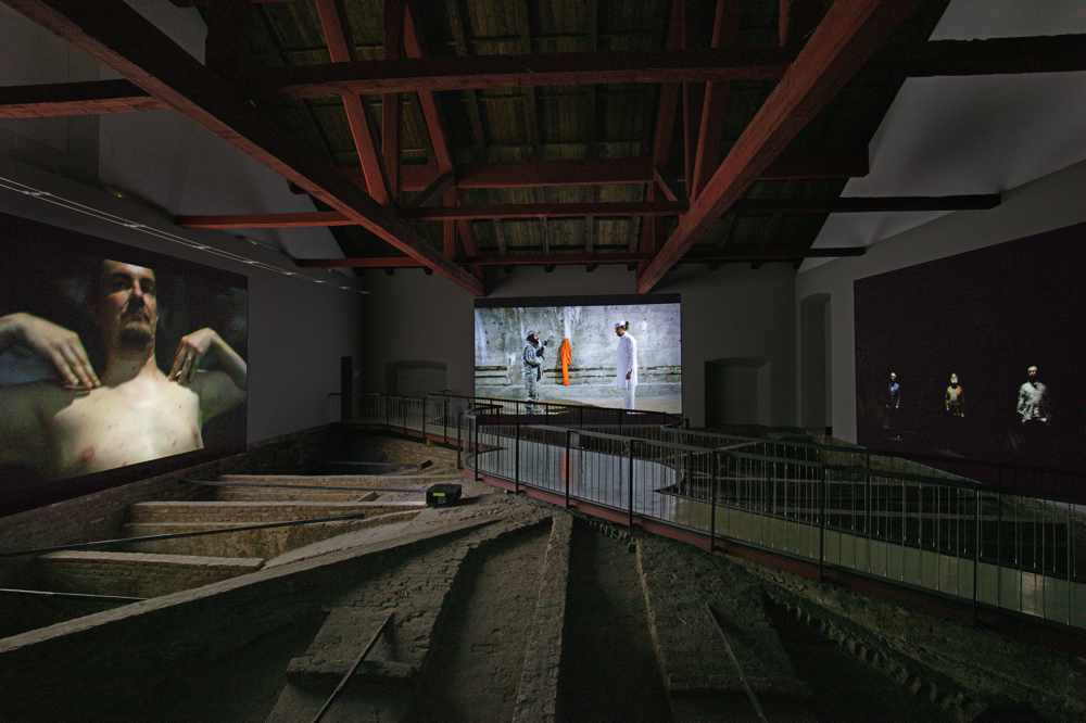Artisti in guerra / Artists in a Time of War Veduta dell’allestimento della mostra al / Installation view of the exhibition at Castello di Rivoli Museo d’Arte Contemporanea, Rivoli-Torino Foto / Photo Sebastiano Pellion Courtesy Castello di Rivoli Museo d’Arte Contemporanea, Rivoli-Torino