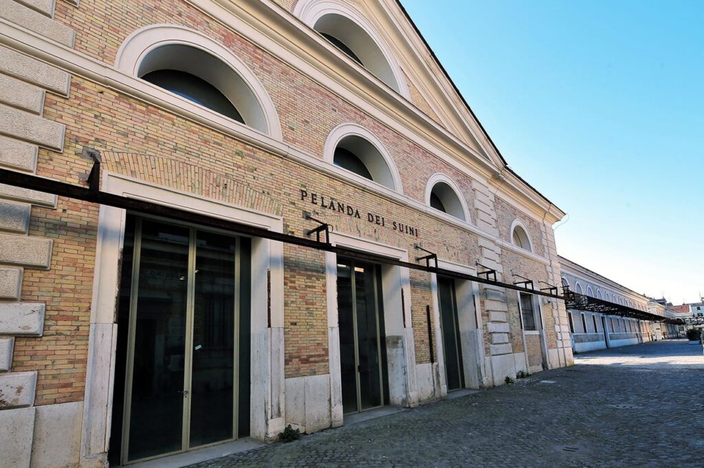Lo spazio de La Pelanda a Roma interrompe le attività: l’appello degli artisti e la risposta dell’assessore Gotor