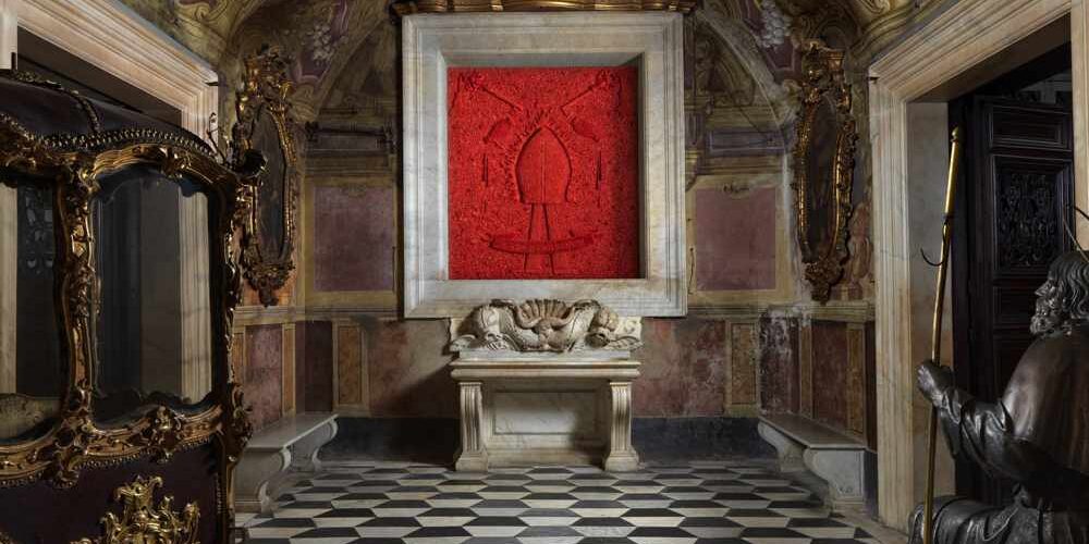 Per Eusebia 2022 corallo prezioso di profondità, pigmento, polimeri, legno © Photo Luciano e Marco Pedicini