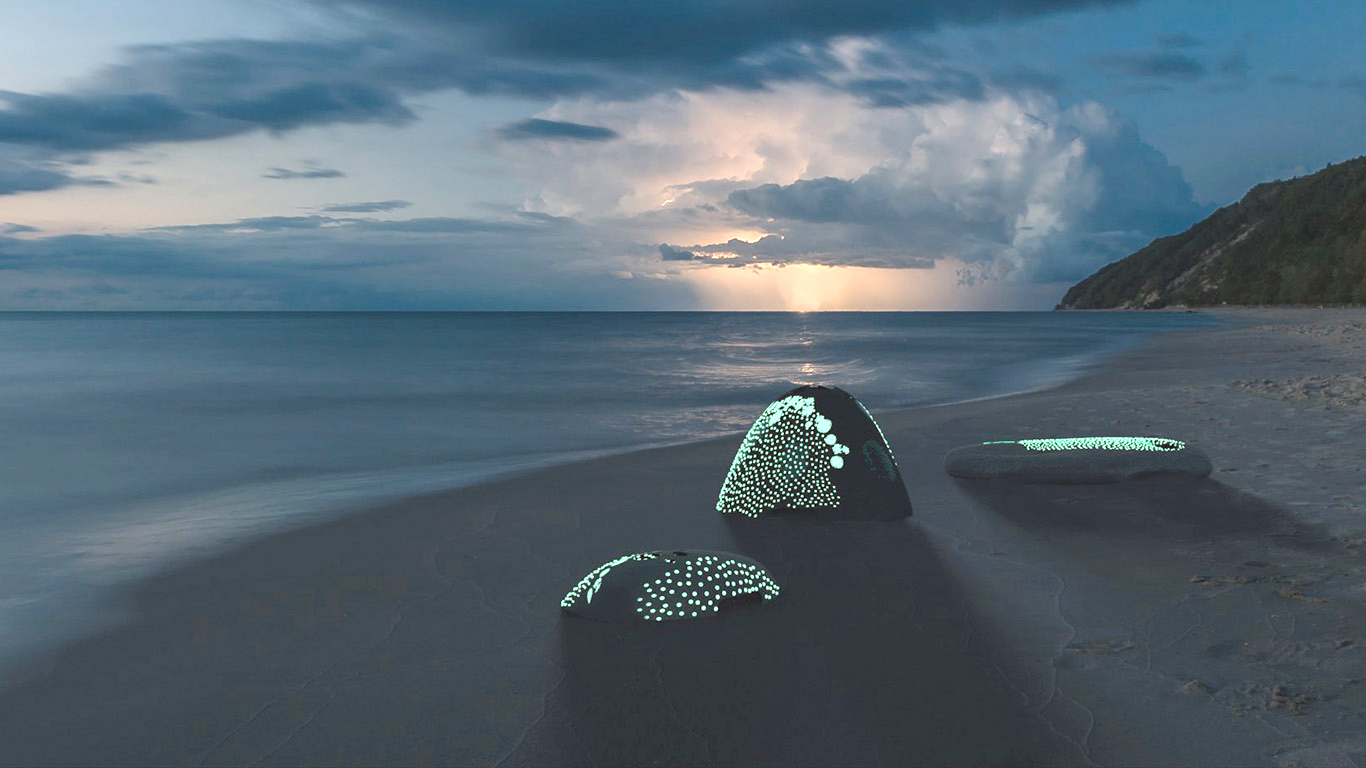 Elena-Valbonesi-DUNE.-Elementi-multifu-zione-per-la-convivialita-nottegiorno-in-spiaggia.-Impasti-ceramici-in-gres-e-sabbia-pigmenti-e-biolumiscenti-1 Elena Valbonesi, DUNE. Elementi multifuzione per la convivialità notte/giorno in spiaggia. Impasti ceramici in gres e sabbia, pigmenti e biolumiscenti.