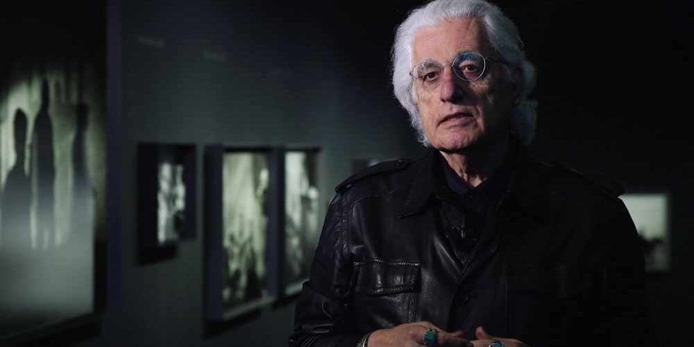 Germano Celant nella mostra Paolo Pellegrin. Un'antologia, 2018 Courtesy Fondazione MAXXI