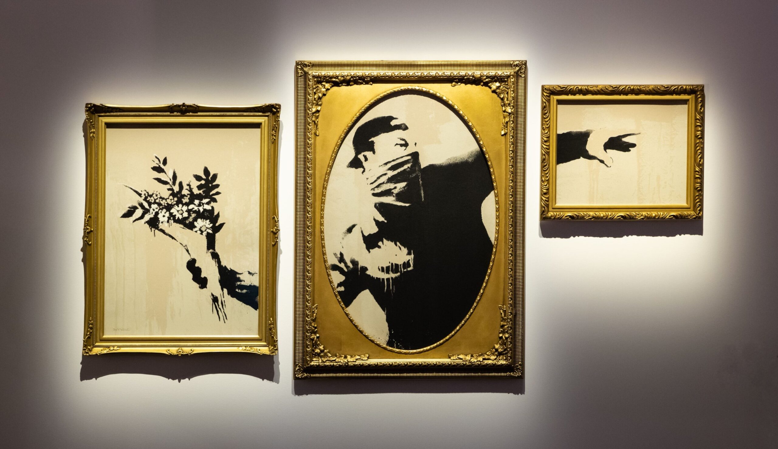 Banksy Love Is In The Air (Gross Domestic Product tryptic) 2019 serigrafia su carta 108 x 211 cm totale (84x65 cm, 108x78 cm, 46x56 cm ciascuna) Collezione privata