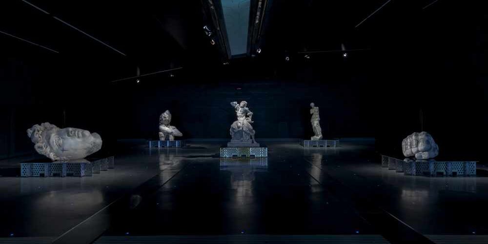 FABIO VIALE. MONUMENTUM Porta di Milano Malpensa_ph. Andrea Boyer