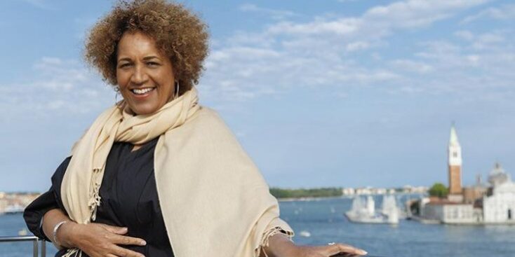 L'architetta ghanese Lesley Lokko, curatrice della Biennale di Venezia 2023 ©La Biennale