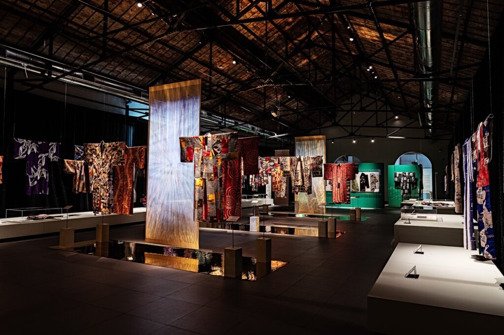 Al Museo del Tessuto di Prato la mostra “Kimono. Riflessi d’arte tra Giappone e Occidente”