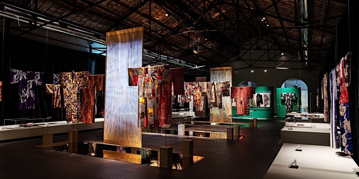 Mostra-Kimono_Museo-Tessuto “Kimono. Riflessi d’arte tra Giappone e Occidente” - allestimento mostra
