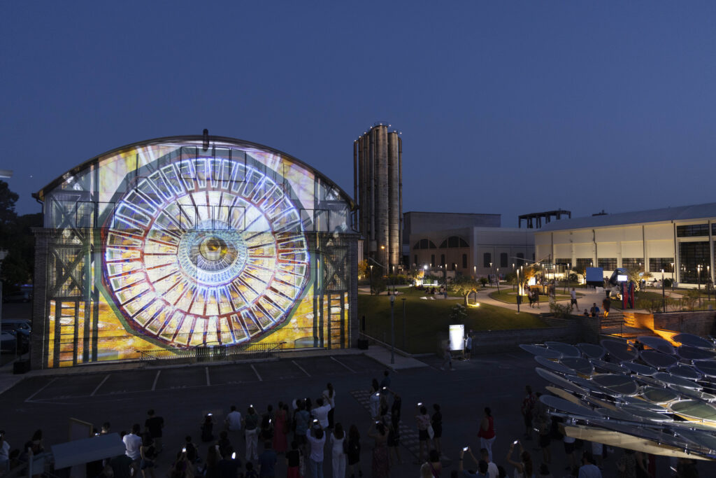 Videocittà: un video-mapping di Luca Agnani fa rivivere la nascita del Bosone di Higgs. Ne parliamo con il visual artist