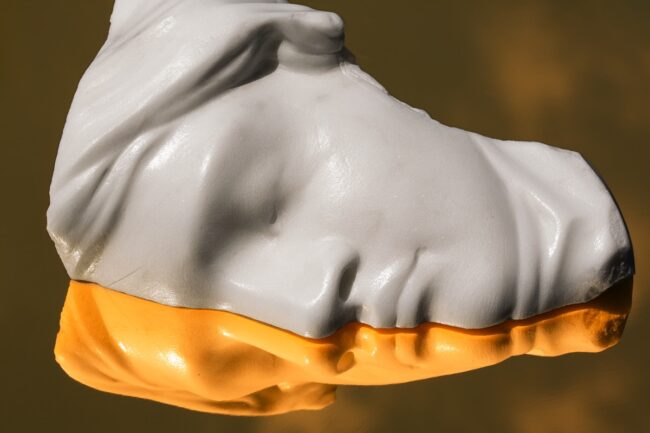 Michelangelo Galliani Icons I, 2023 Carrara Marble and brass 40 x 40 x 15 cm. 15.75 x 15.75 x 5.91 in. Cris Contini Contemporary