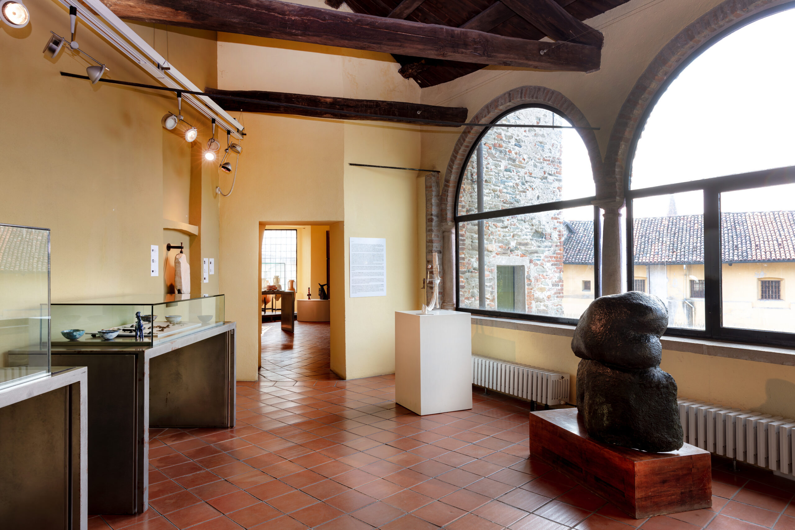 V2A4817-Migliorato-NR Martini e Melotti. Un arco dello spirito Acqui Terme, 2023-2024 Veduta della mostra Ph. Paolo Robino