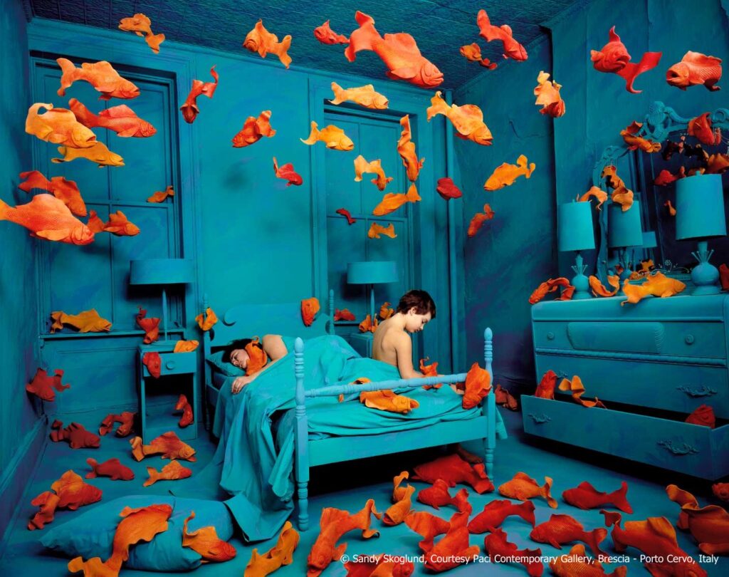 Sandy Skoglund, la sua fotografia surreale a Senigallia